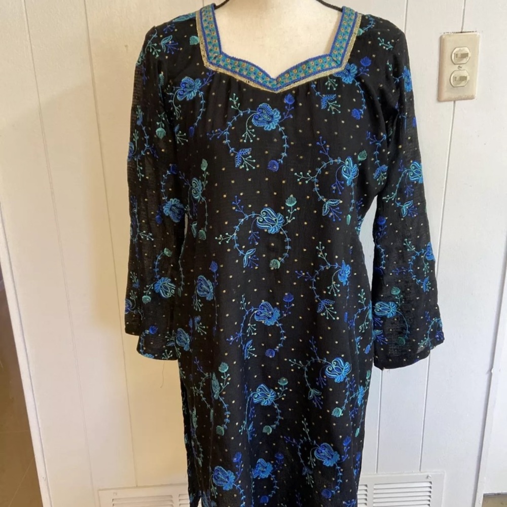 Pakistani Indian Three Piece Suit.Brand Bareeze. M